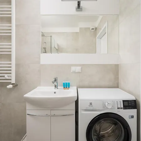 Ursus Homely شقة